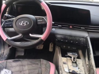 21年现代伊兰特中型车