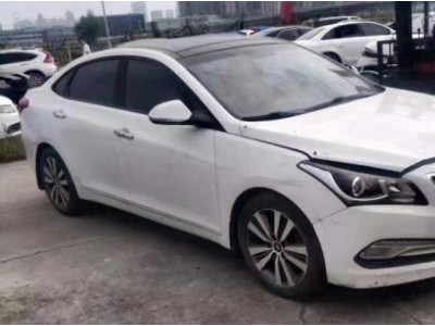 15年现代名图中型车