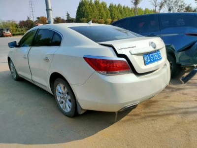 13年别克君越小型车