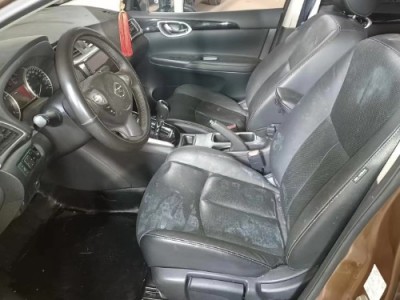年日产轩逸中型车