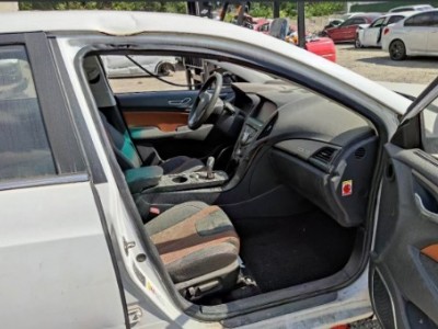 16年比亚迪秦小型车