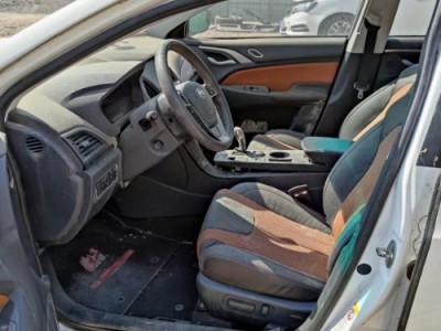 16年比亚迪秦小型车