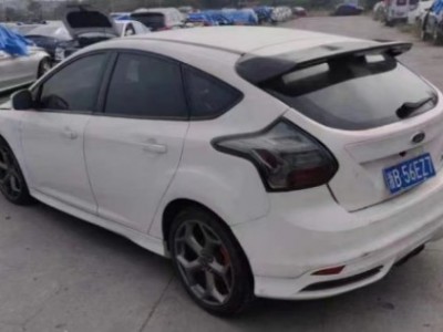 14年福特福克斯小型车