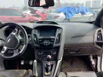 14年福特福克斯小型车