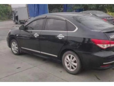 16年日产轩逸中型车