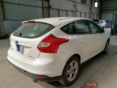 13年福特福克斯中型车