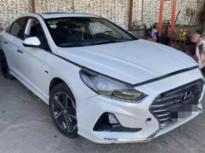 20年现代索纳塔小型车
