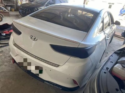 20年现代索纳塔小型车