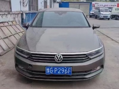 17年大众迈腾小型车