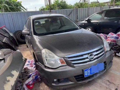 17年日产轩逸小型车