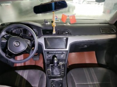 17年大众凌渡小型车