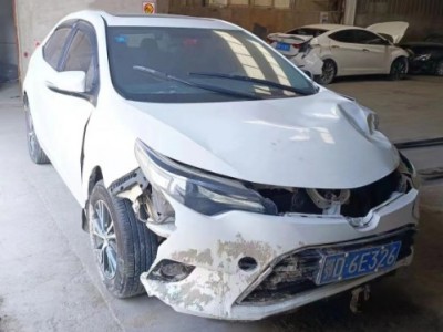 16年丰田雷凌小型车