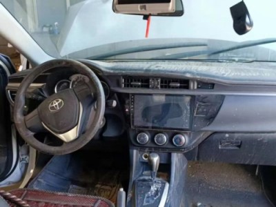 16年丰田雷凌小型车