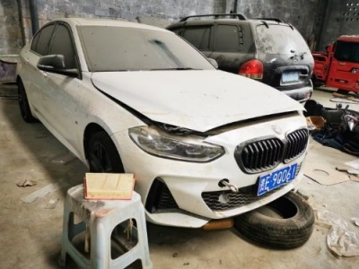 22年宝马宝马1系小型车
