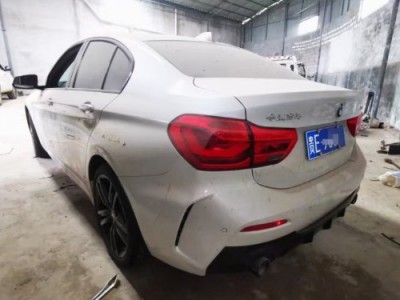 22年宝马宝马1系小型车