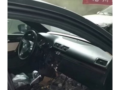 12年大众迈腾中型车