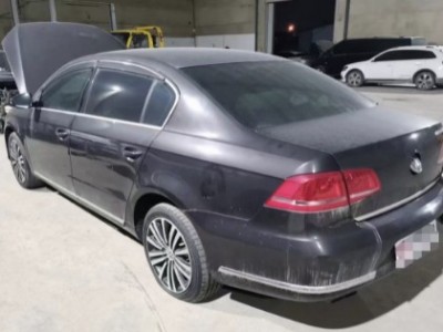 12年大众迈腾中型车