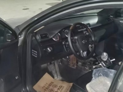 12年大众迈腾中型车