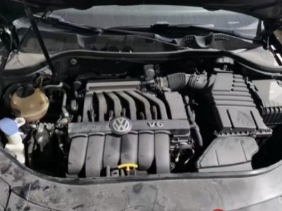 12年大众迈腾中型车