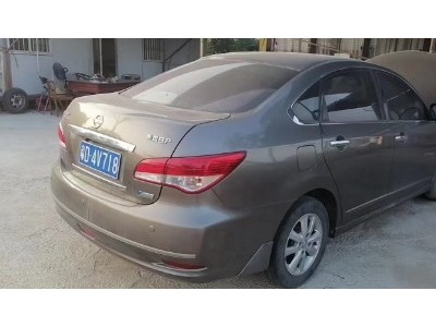 18年日产轩逸小型车
