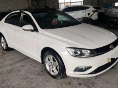 17年大众凌渡中型车