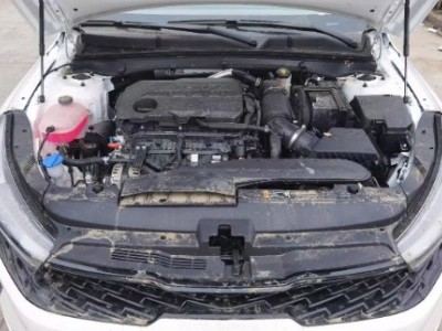 22年起亚起亚K5小型车