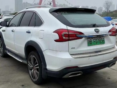 15年比亚迪唐小型车