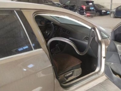 18年大众高尔夫小型车