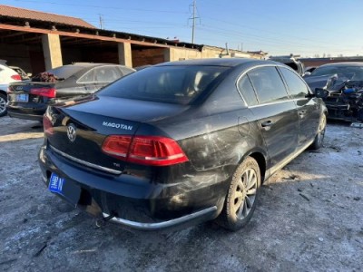 16年大众迈腾小型车