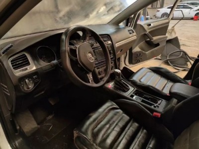 14年大众高尔夫中型车