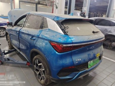 22年比亚迪元中型车