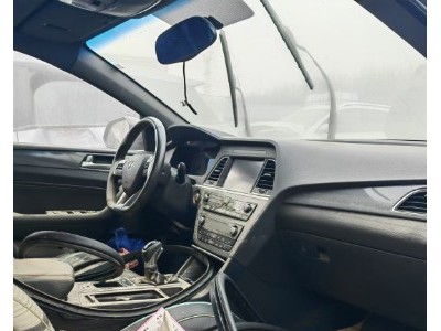 16年现代索纳塔中型车