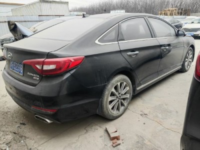 16年现代索纳塔中型车
