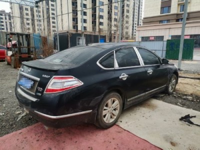 11年日产天籁中型车