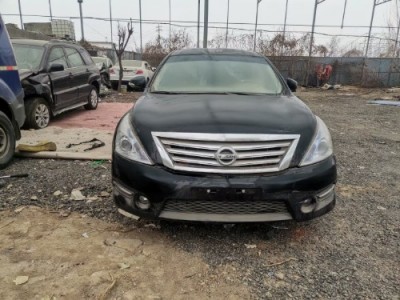 11年日产天籁中型车