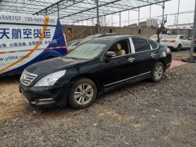 11年日产天籁中型车