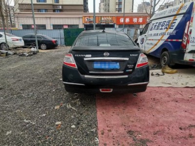 11年日产天籁中型车