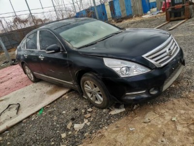 11年日产天籁中型车