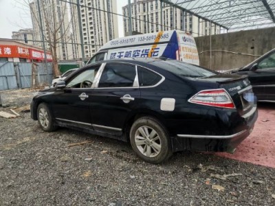 11年日产天籁中型车