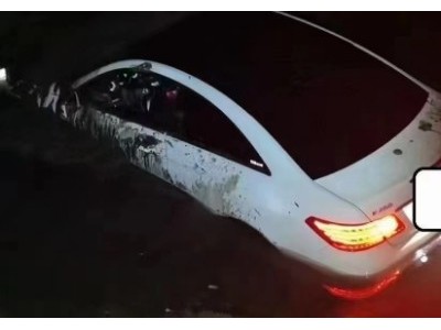 16年奔驰奔驰E级小型车