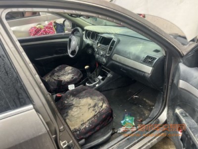 16年日产轩逸中型车