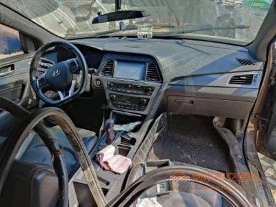 16年现代索纳塔中型车