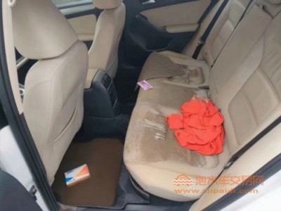 13年大众速腾中型车