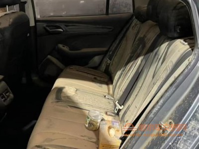 21年荣威荣威i5中型车