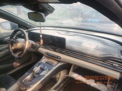 21年广汽传祺影豹中型车