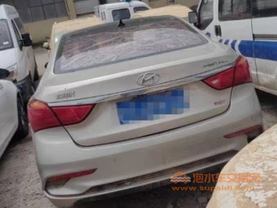 17年现代名图中型车