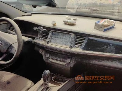 17年现代名图中型车