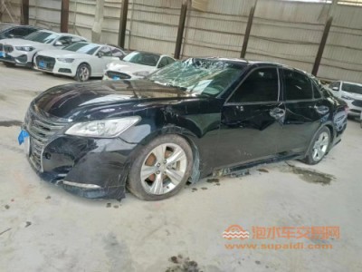 17年丰田皇冠中型车