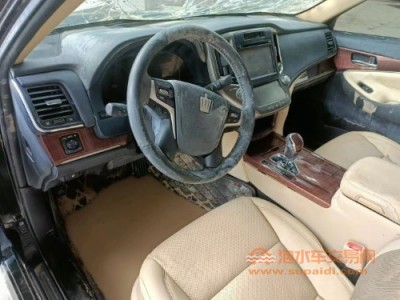 17年丰田皇冠中型车