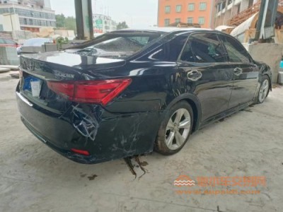 17年丰田皇冠中型车